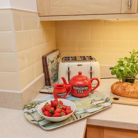 Above & Beyond דירה וויטבי