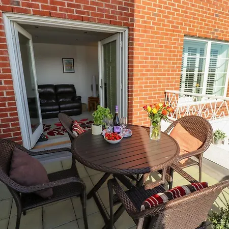 Above & Beyond דירה וויטבי