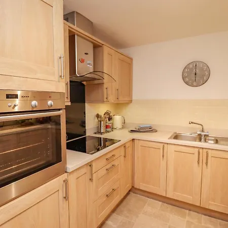 Apartman Above & Beyond